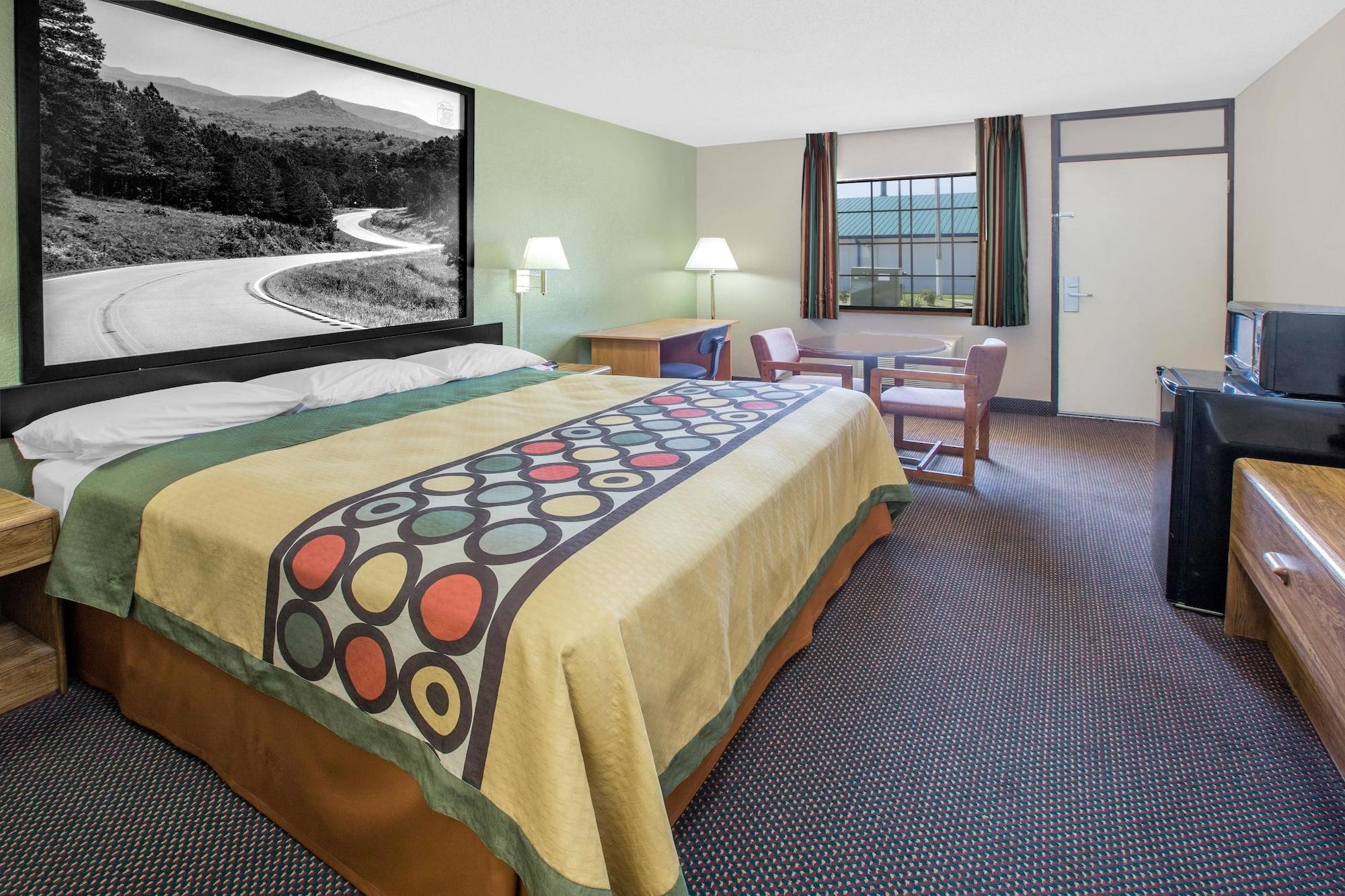 Super 8 by Wyndham Clarksville AR Exteriör bild