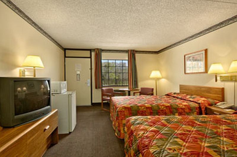Super 8 by Wyndham Clarksville AR Rum bild