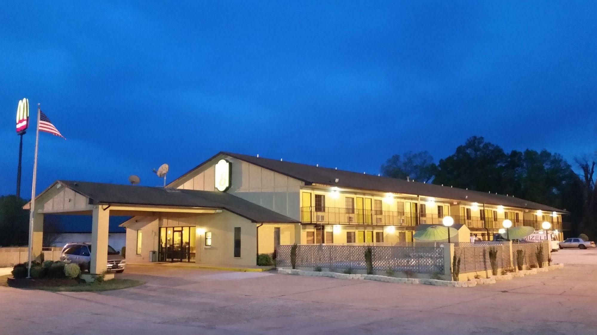 Super 8 by Wyndham Clarksville AR Exteriör bild